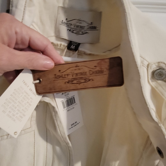 Beautiful Light Weight Jacket - Picture 4 of 4